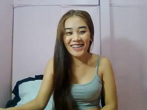 Snapshot of YourWildestDoll chatting on 06/18/26, 06:13 YourWildestDoll online show from 06/18/26, 06:13