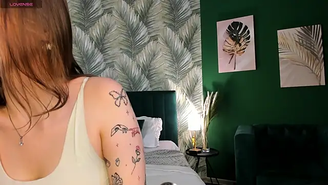 Kati Li online show from 09/24/25, 10:33