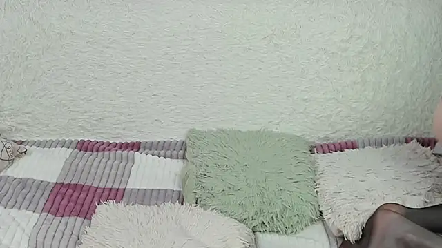 Snapshot of yourkriss_new1 chatting on 11/08/25, 07:28 yourkriss new1 online show from 11/08/25, 07:28