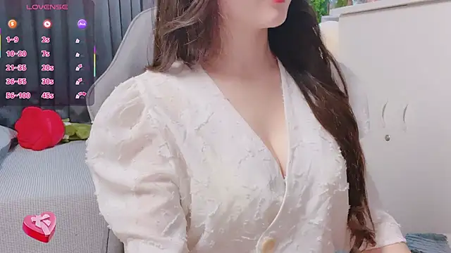 Snapshot of Quynhanh_69 chatting on 06/25/26, 03:48 Quynhanh 69 online show from 06/25/26, 03:48