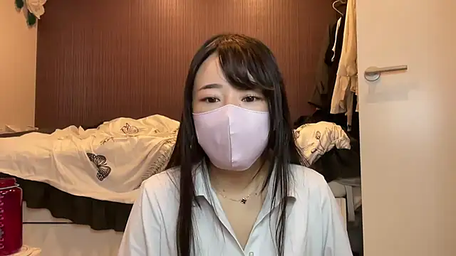 Snapshot of Suika_Icup chatting on 10/19/25, 03:20 Suika Icup online show from 10/19/25, 03:20