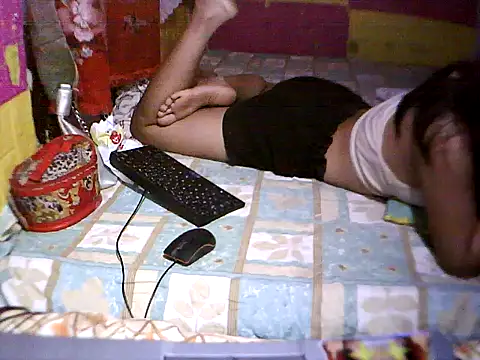 Snapshot of JuicyPussy4u chatting on 10/15/25, 01:04 JuicyPussy4u online show from 10/15/25, 01:04