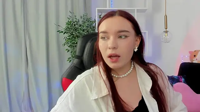 NoraHaynes online show from 10/06/25, 03:08