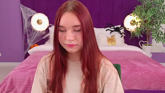 NoraHaynes online show from 10/26/25, 03:07