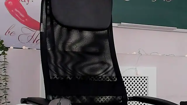 NoraHaynes online show from 04/11/26, 08:18