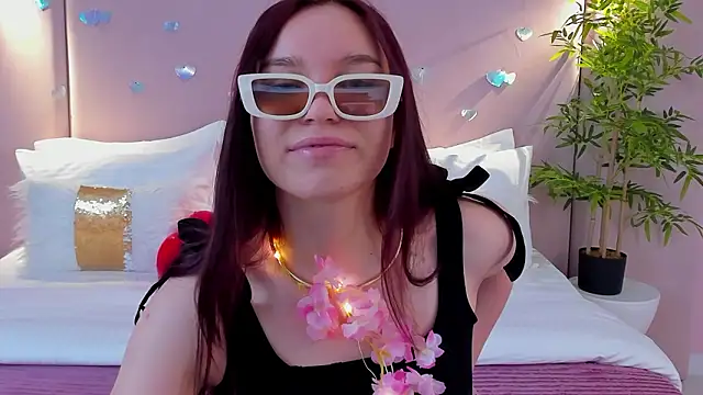 NoraHaynes online show from 02/13/26, 03:17