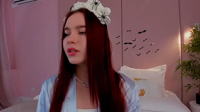 NoraHaynes online show from 10/27/25, 03:07