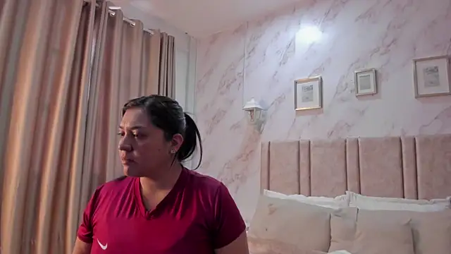 Snapshot of Paula_And chatting on 10/19/25, 07:38 Paula And online show from 10/19/25, 07:38