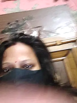 Snapshot of shalubhabhi69 chatting on 10/30/25, 10:39 shalubhabhi69 online show from 10/30/25, 10:39