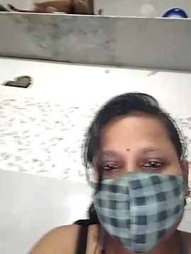 Snapshot of shalubhabhi69 chatting on 09/24/25, 09:10 shalubhabhi69 online show from 09/24/25, 09:10