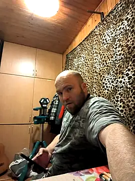 Snapshot of fbsinfo chatting on 10/27/25, 02:23 fbsinfo online show from 10/27/25, 02:23