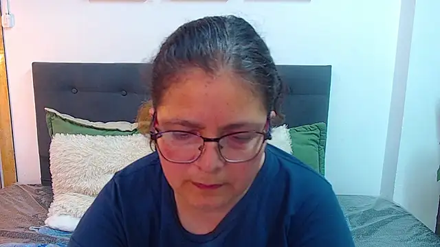 Snapshot of Linda_banks_ chatting on 10/22/25, 01:49 Linda banks online show from 10/22/25, 01:49