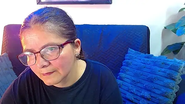 Snapshot of Linda_banks_ chatting on 06/06/26, 01:44 Linda banks online show from 06/06/26, 01:44
