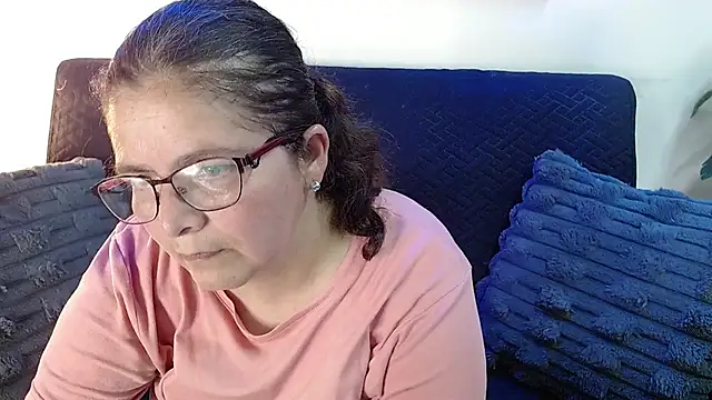 Snapshot of Linda_banks_ chatting on 07/15/26, 06:48 Linda banks online show from 07/15/26, 06:48