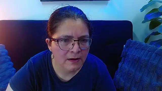 Snapshot of Linda_banks_ chatting on 10/25/25, 02:11 Linda banks online show from 10/25/25, 02:11