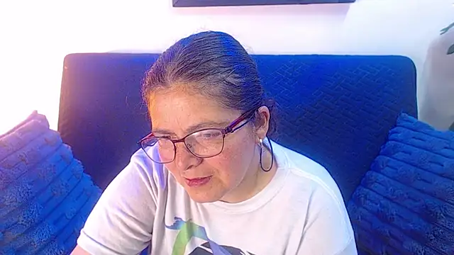 Snapshot of Linda_banks_ chatting on 11/23/25, 01:37 Linda banks online show from 11/23/25, 01:37