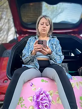 Milena-MilfaXXX online show from 04/12/26, 02:04