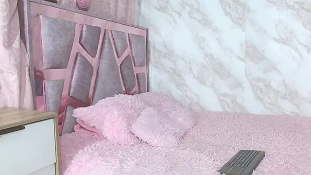 Ambarrhiltonn online show from 10/27/25, 06:42