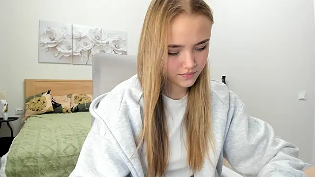 flooora 0 online show from 12/23/25, 02:33