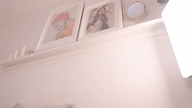 Snapshot of moon_angels chatting on 10/24/25, 12:04 moon angels online show from 10/24/25, 12:04