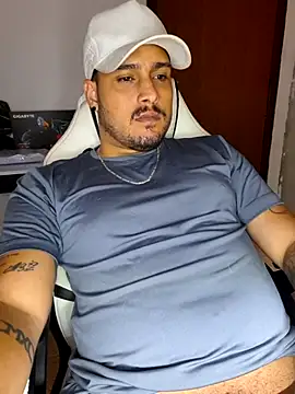 Snapshot of Mineirinhoot chatting on 12/18/25, 03:55 Mineirinhoot online show from 12/18/25, 03:55