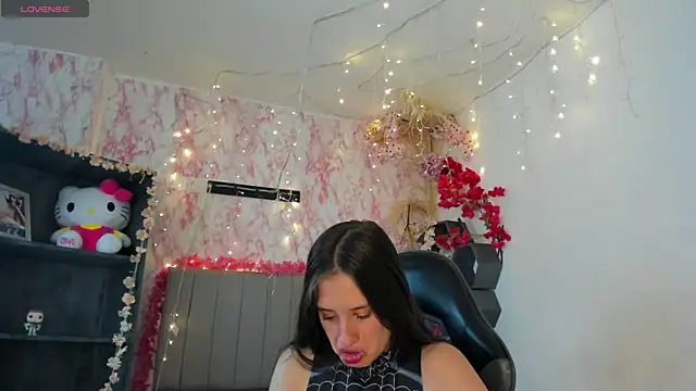 Snapshot of Scarlett21__ chatting on 05/20/26, 07:55 Scarlett21 online show from 05/20/26, 07:55