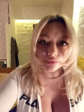 Snapshot of misstitmouseofficial chatting on 11/24/25, 05:57 misstitmouseofficial online show from 11/24/25, 05:57