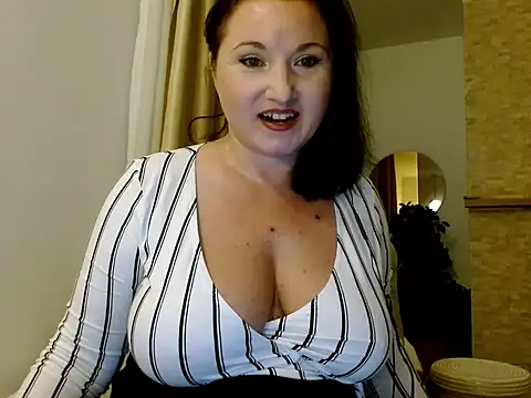 Snapshot of EliseBliss69 chatting on 09/17/25, 06:32 EliseBliss69 online show from 09/17/25, 06:32