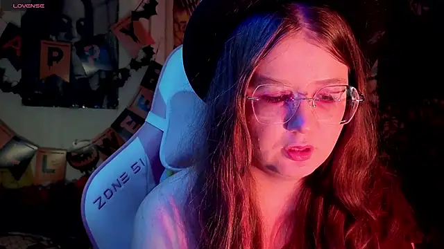 Sienna-Cow online show from 10/31/25, 01:08