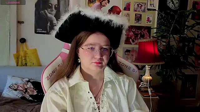 Snapshot of Sienna-Cow chatting on 10/02/25, 11:46 Sienna-Cow online show from 10/02/25, 11:46