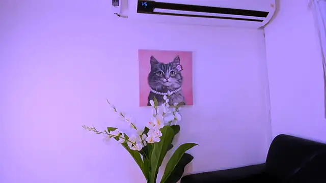 nahomy ryans online show from 10/26/25, 02:01