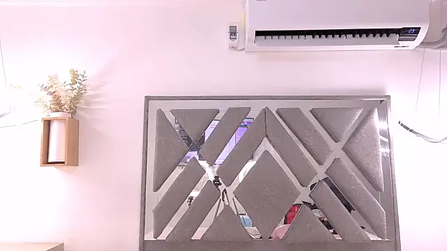 nahomy ryans online show from 11/11/25, 12:27