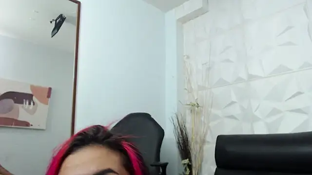 sara dias online show from 10/24/25, 09:03