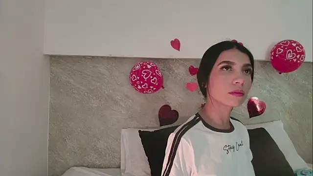 Snapshot of Dixie_grey1 chatting on 02/15/26, 01:43 Dixie grey1 online show from 02/15/26, 01:43