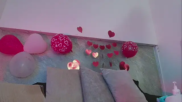 Snapshot of Dixie_grey1 chatting on 02/14/26, 01:44 Dixie grey1 online show from 02/14/26, 01:44