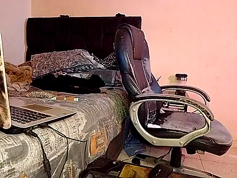 saenzjulieta1 online show from 10/12/25, 03:13