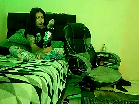 saenzjulieta1 online show from 10/29/25, 01:04