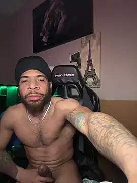 Snapshot of 1mistaGoodWood chatting on 01/18/26, 04:05 1mistaGoodWood online show from 01/18/26, 04:05