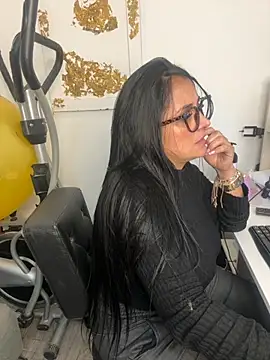 hotadhara01 online show from 10/30/25, 02:32