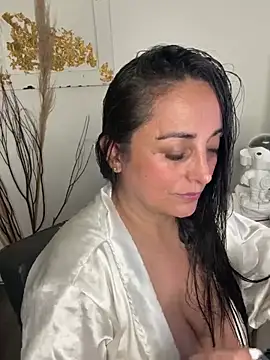 hotadhara01 online show from 04/03/26, 12:50