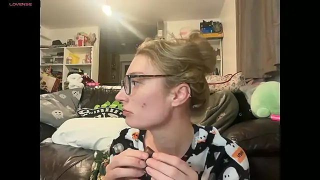 harleyblair online show from 12/17/25, 11:10