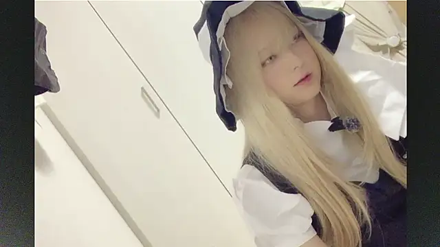 Snapshot of Mia032 chatting on 10/31/25, 02:13 Mia032 online show from 10/31/25, 02:13