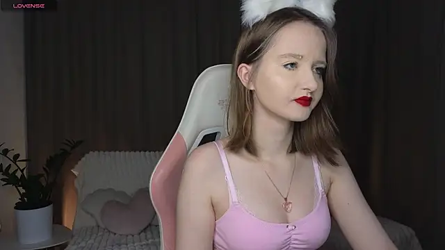 Snapshot of AlexsisFaee chatting on 10/20/25, 08:31 AlexsisFaee online show from 10/20/25, 08:31