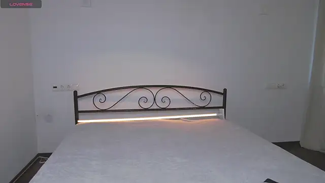 AlexsisFaee online show from 04/16/26, 01:45