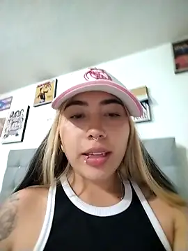  ManuVeelez online show from 11/18/25, 01:10