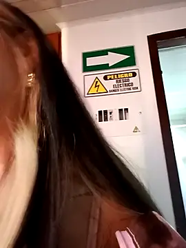  ManuVeelez online show from 02/11/26, 04:34