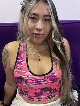  ManuVeelez online show from 09/18/25, 03:09