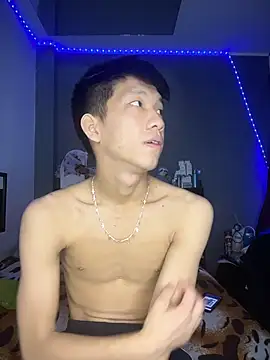 Snapshot of Kailertwink chatting on 04/19/26, 11:07 Kailertwink online show from 04/19/26, 11:07