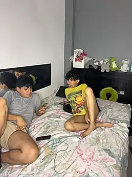 Kailertwink online show from 10/31/25, 05:15