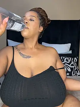 THICKBUNNYCHICKxxx online show from 04/02/26, 08:26